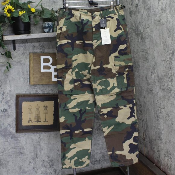 NWT Urban Renewal Button Fly Cargo Military Straight Leg Pants Green Camo S - Picture 1 of 7